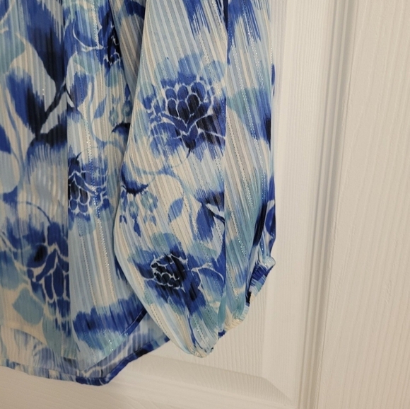 NWT Isaac Mizrahi Blouse Size SP Long Sleeve White Blue Floral Semi-Casual - Picture 7 of 12